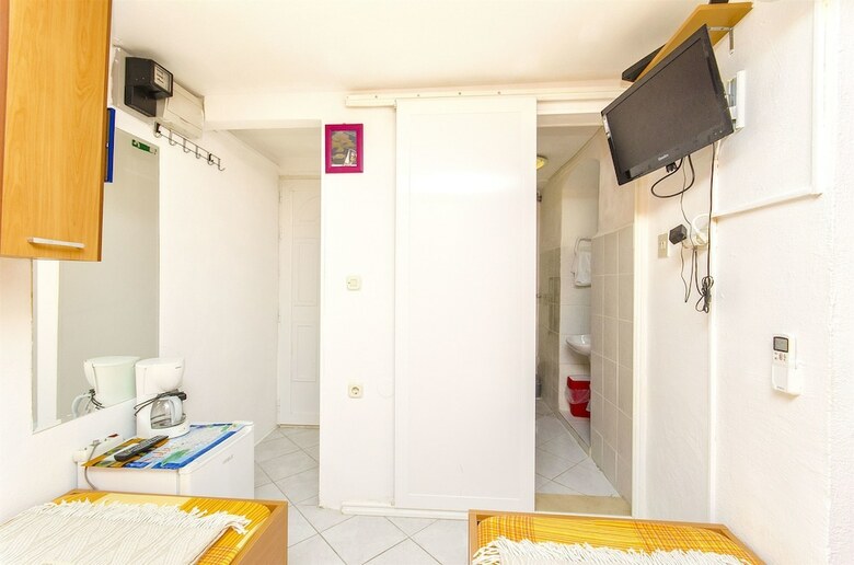 Hostal Apartment And Room Old Town