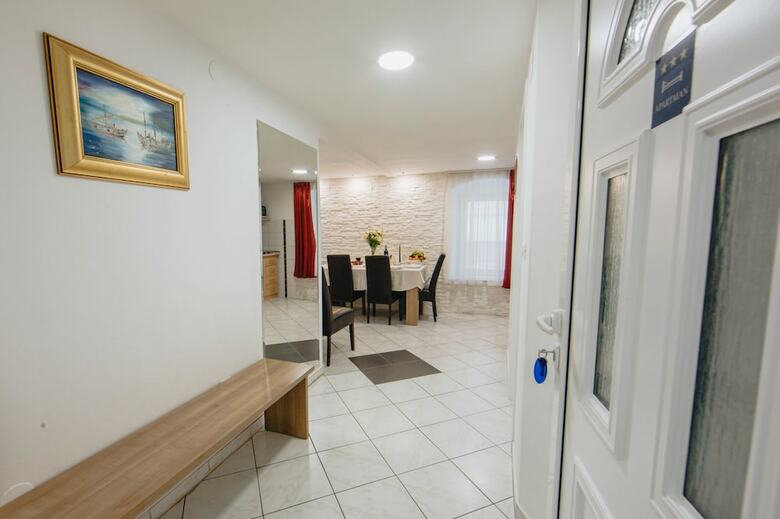 Hostal Apartment And Room Old Town