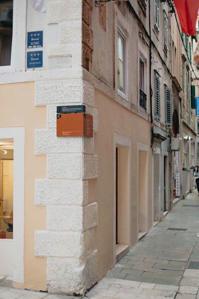 Hostal Apartment And Room Old Town