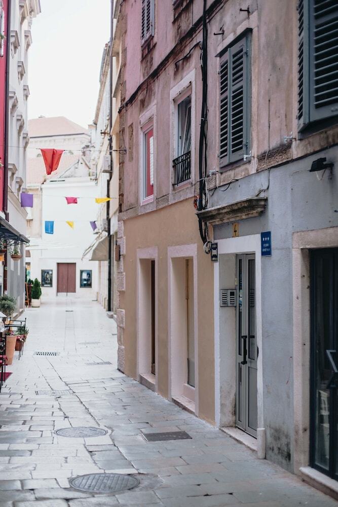 Hostal Apartment And Room Old Town