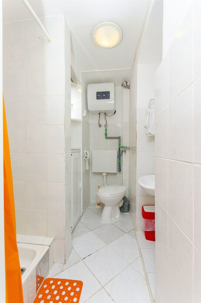 Hostal Apartment And Room Old Town