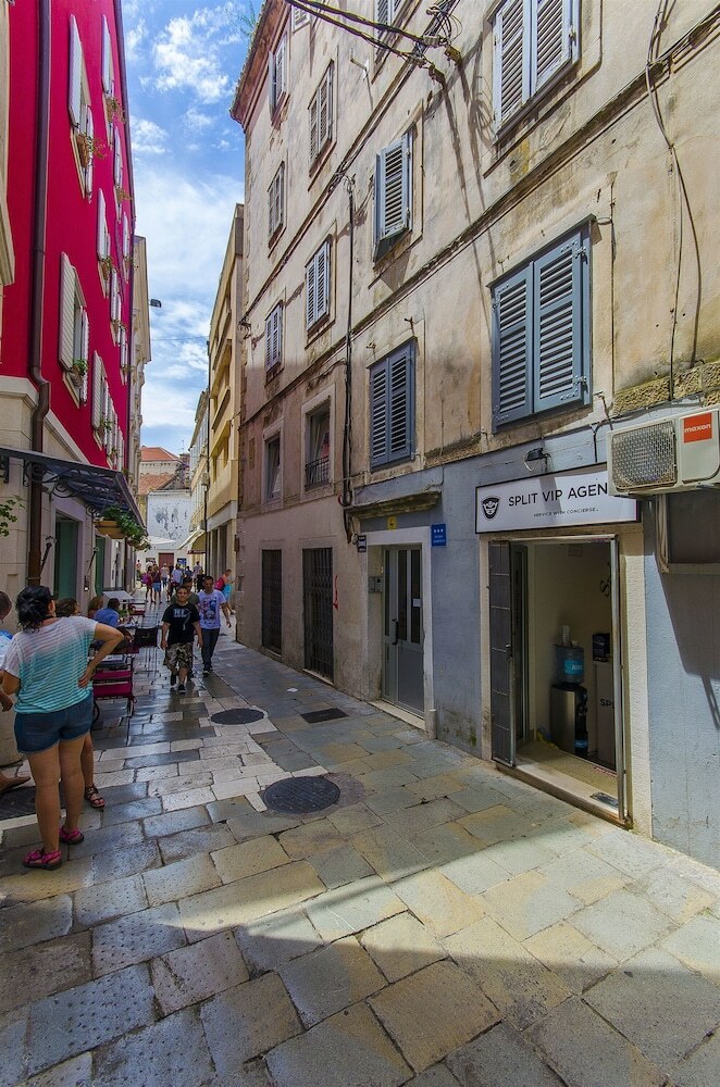 Hostal Apartment And Room Old Town