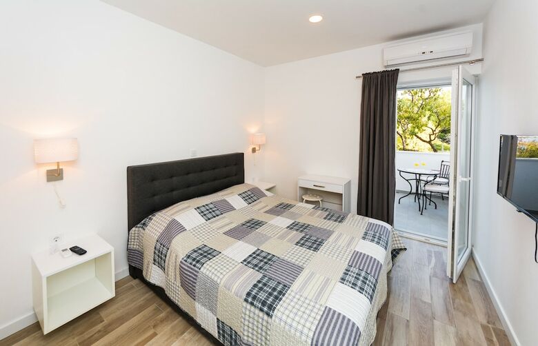 Hostal Rooms & Apartments Bruno