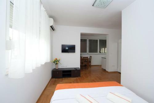 Apartment Split 11623d