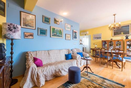 Apartment Split 8290a