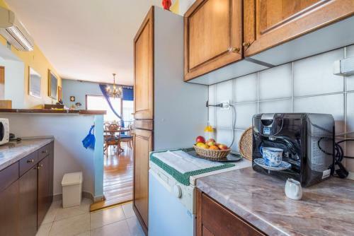 Apartment Split 8290a