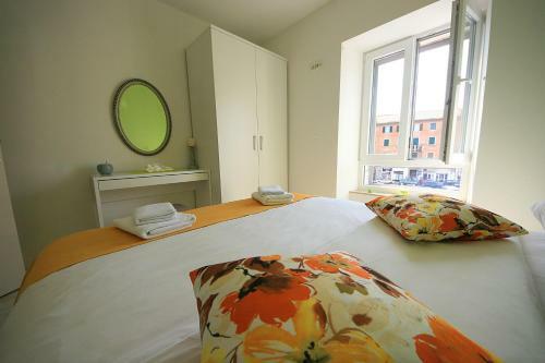 Gold Town Split Apartments