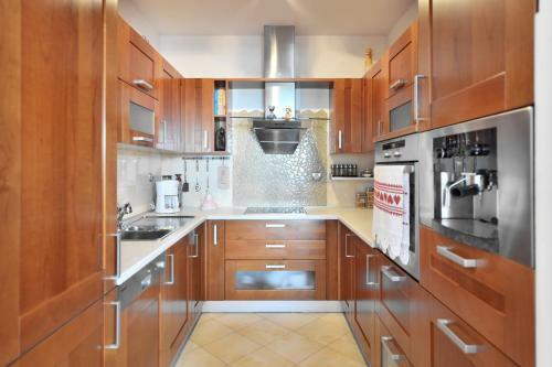 Luxury Seaside Apartment