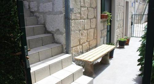 Apartments And Rooms With Parking Space Split - 7598