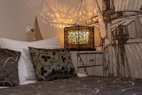 Hostal Palace Queen Mary Luxury Rooms