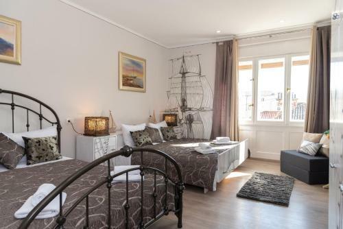 Hostal Palace Queen Mary Luxury Rooms