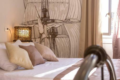 Hostal Palace Queen Mary Luxury Rooms