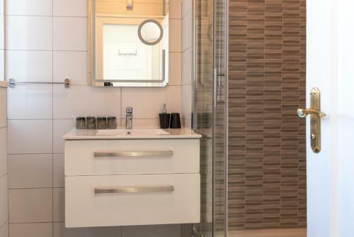 Hostal Palace Queen Mary Luxury Rooms