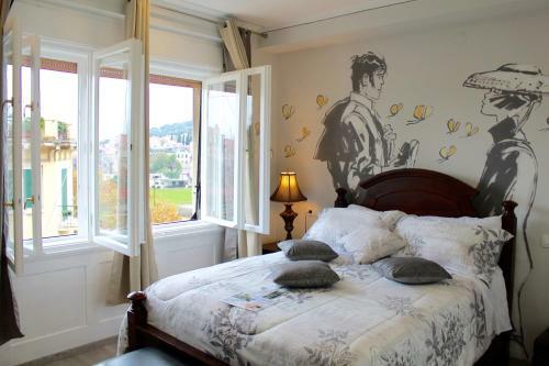 Hostal Palace Queen Mary Luxury Rooms