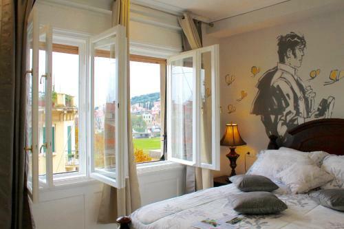 Hostal Palace Queen Mary Luxury Rooms