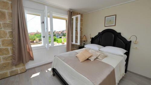 Hostal Palace Queen Mary Luxury Rooms