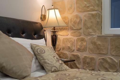 Hostal Palace Queen Mary Luxury Rooms