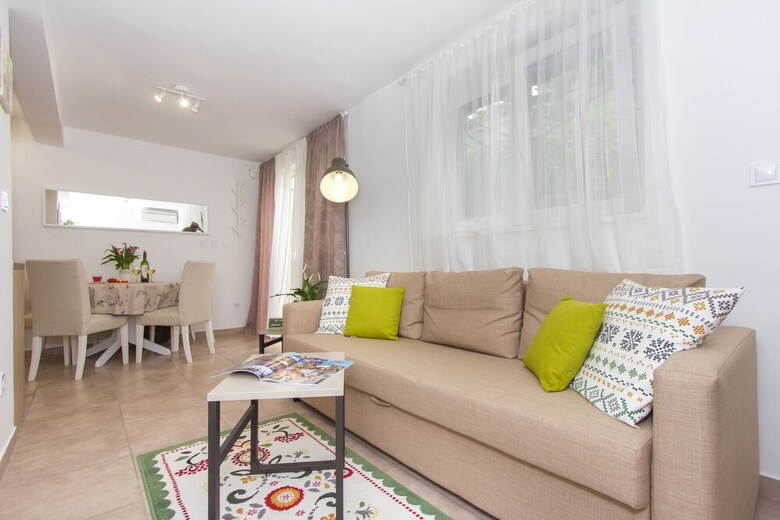 Apartment Shiny Love