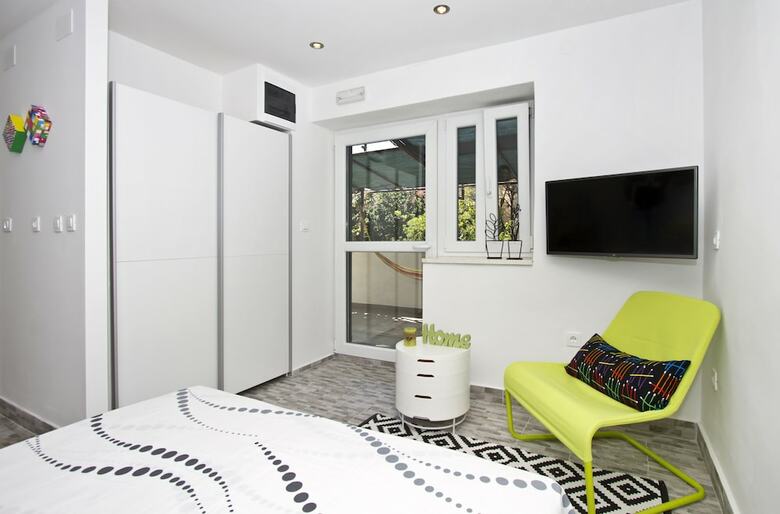 Apartment Shiny Love