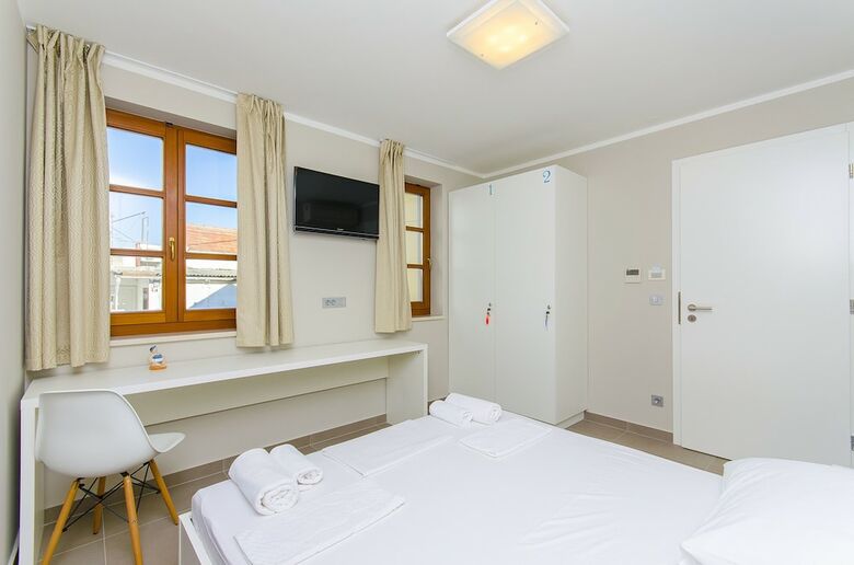 Hostel Dvor
