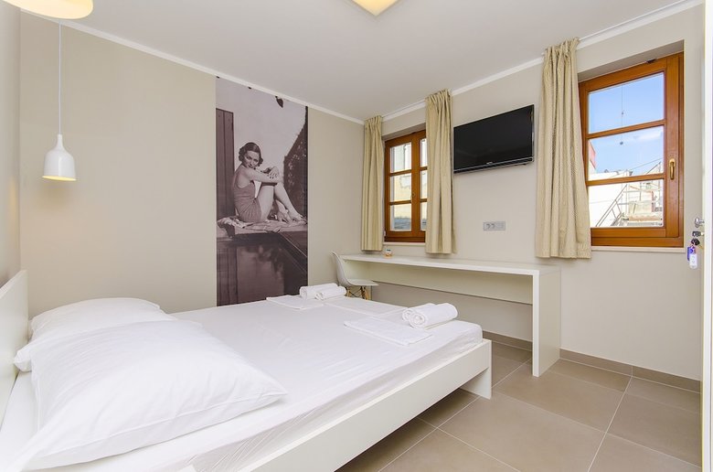 Hostel Dvor