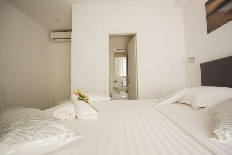Hostal Nirvana Rooms Split