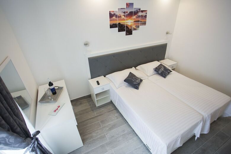 Hostal Nirvana Rooms Split