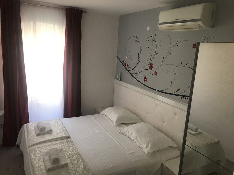 Hostal Nirvana Rooms Split
