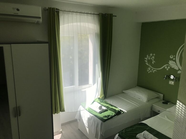 Hostal Nirvana Rooms Split