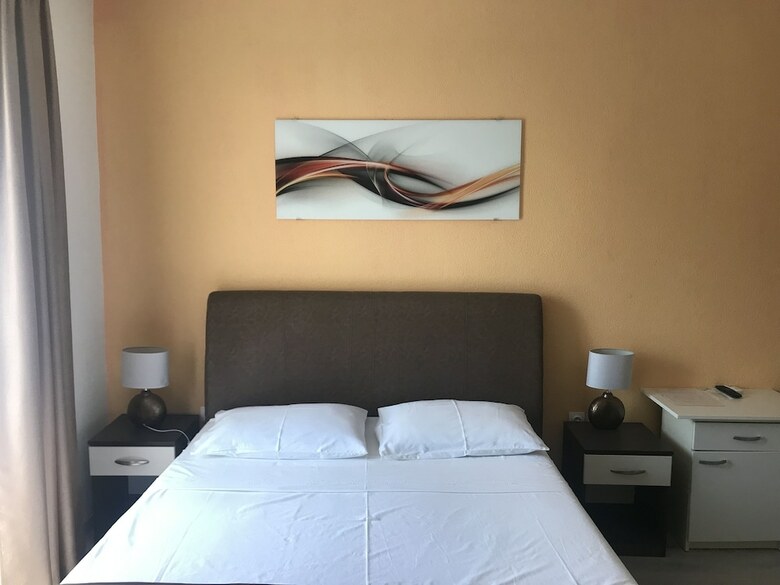 Hostal Nirvana Rooms Split