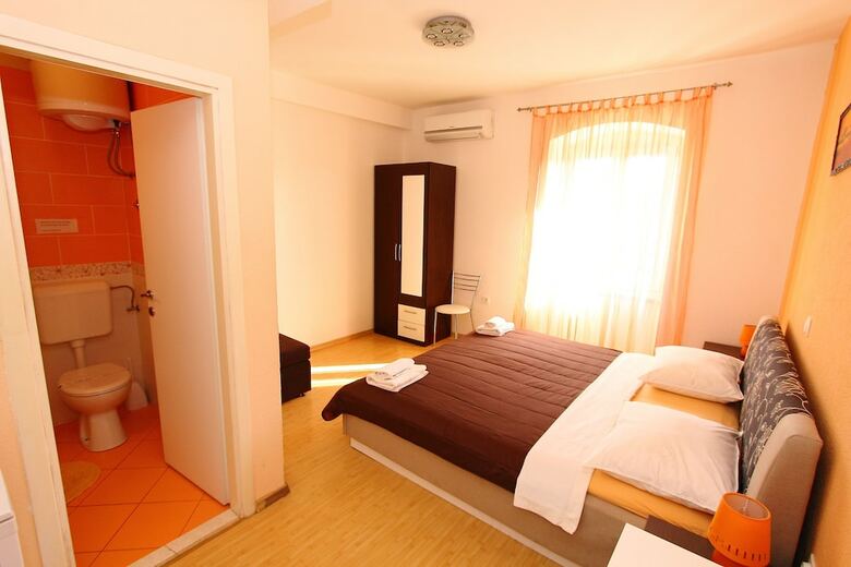 Hostal Nirvana Rooms Split