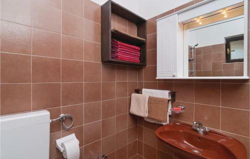 Three-bedroom Apartment In Splitska