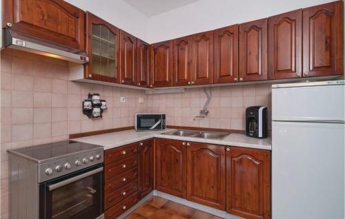 Three-bedroom Apartment In Splitska