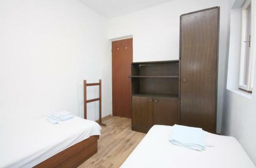 Apartments By The Sea Maslinica (solta) - 5188