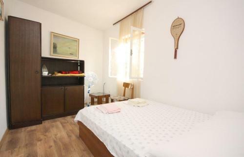 Apartments By The Sea Maslinica (solta) - 5188