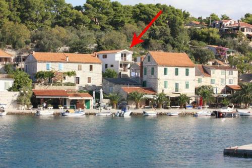 Apartments By The Sea Maslinica (solta) - 5188