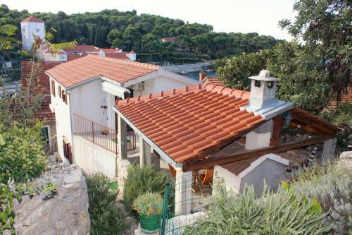 Apartments By The Sea Maslinica (solta) - 5188