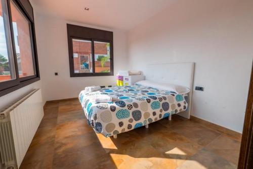 Santa Susanna Villa Sleeps 10 Pool Air Con Wifi
