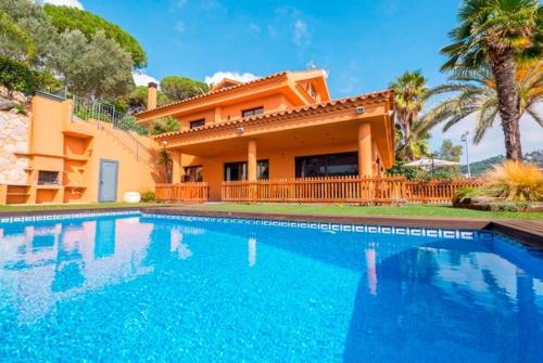 Santa Susanna Villa Sleeps 10 Pool Air Con Wifi
