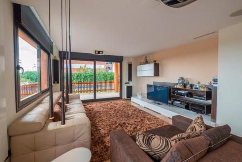 Santa Susanna Villa Sleeps 10 Pool Air Con Wifi