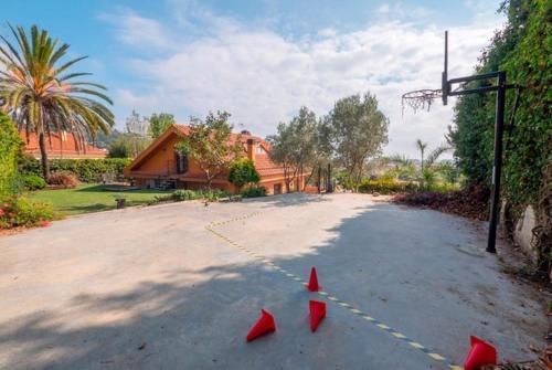 Santa Susanna Villa Sleeps 10 Pool Air Con Wifi
