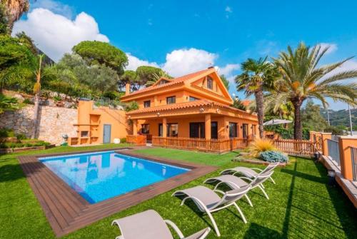 Santa Susanna Villa Sleeps 10 Pool Air Con Wifi