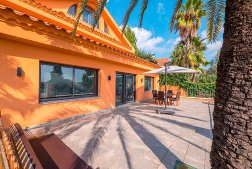 Santa Susanna Villa Sleeps 10 Pool Air Con Wifi
