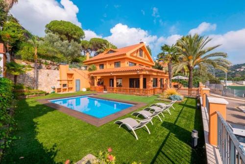 Santa Susanna Villa Sleeps 10 Pool Air Con Wifi