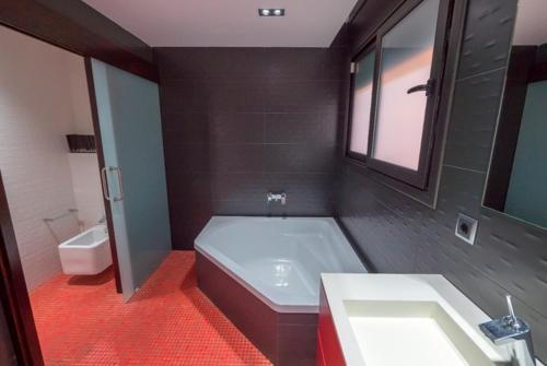 Santa Susanna Villa Sleeps 10 Pool Air Con Wifi