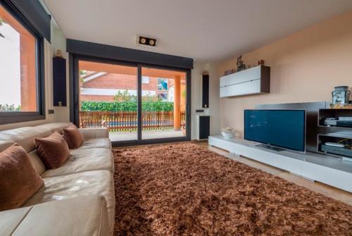 Santa Susanna Villa Sleeps 10 Pool Air Con Wifi