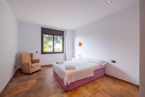 Santa Susanna Villa Sleeps 10 Pool Air Con Wifi