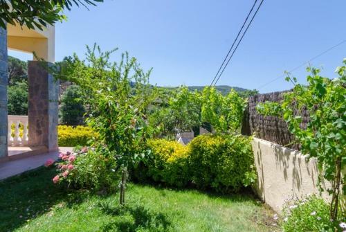 Montbarbat Villa Sleeps 6 Pool