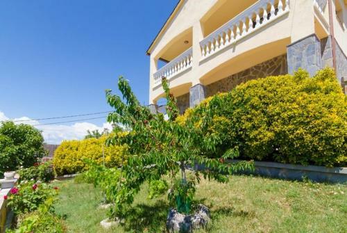 Montbarbat Villa Sleeps 6 Pool