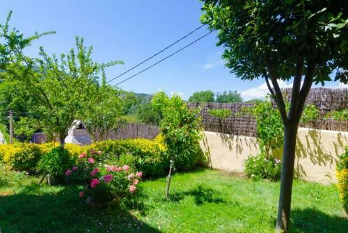 Montbarbat Villa Sleeps 6 Pool